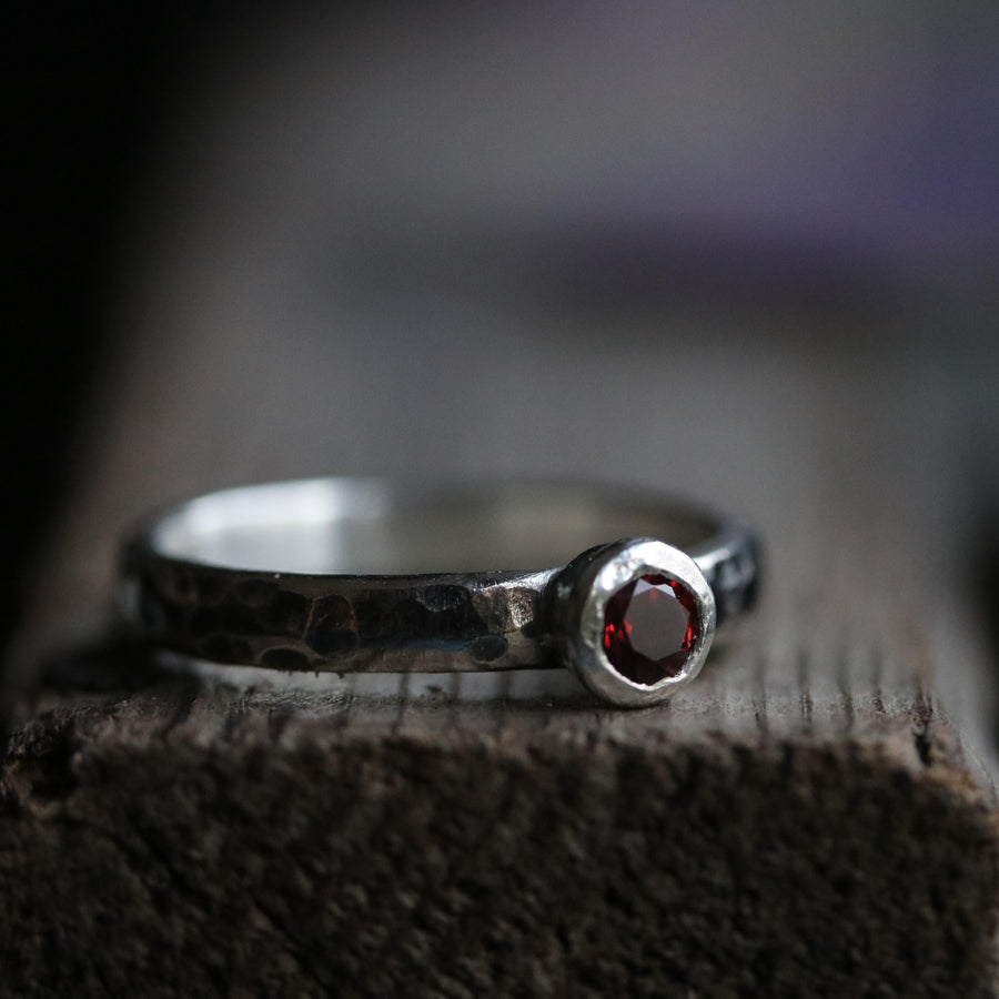 Garnet Earthstone ring - size UK R // US 9