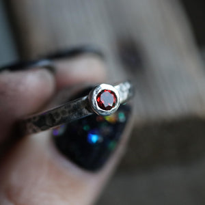 Garnet Earthstone ring - size UK R // US 9