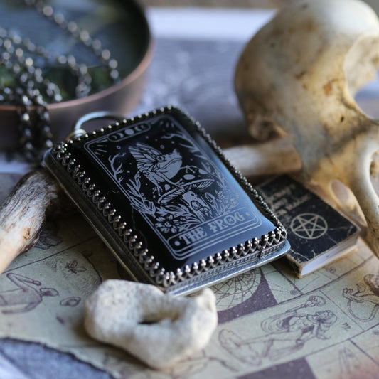 Frog Queen - Onyx pendant